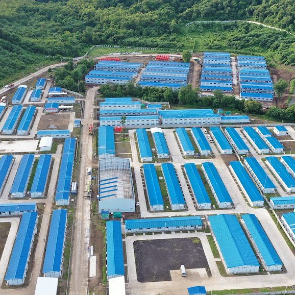 Suasana fasilitas camp pada proyek smelter AMMAN